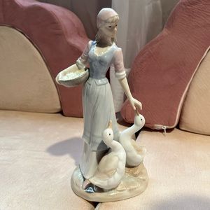 VTG | LLADRO STYLE PORCELAIN FIGURINE